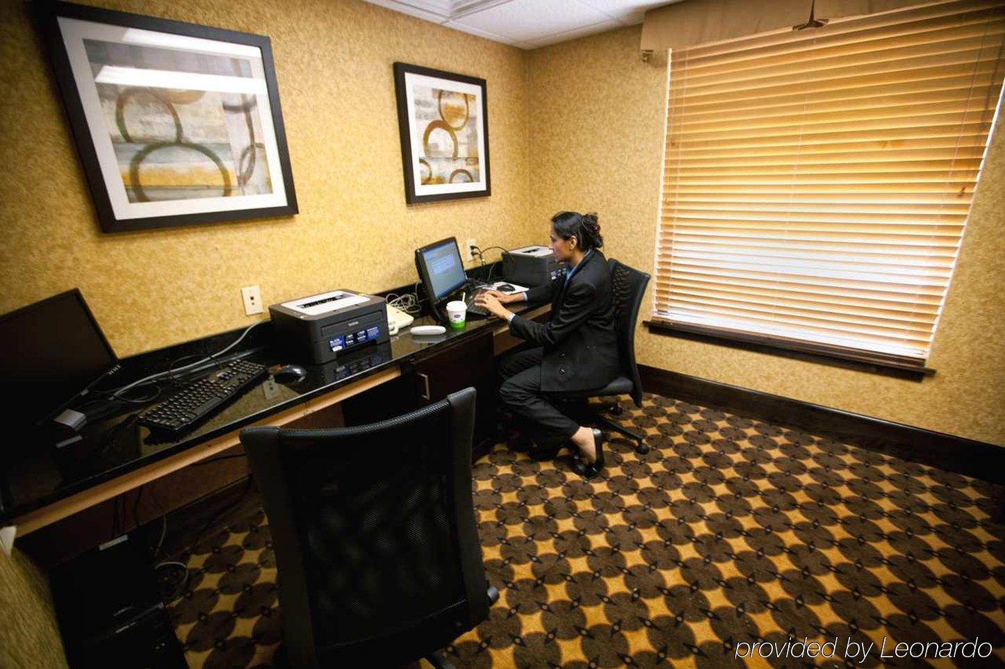 Hotel Hampton & Birmingham-pelham - I-65 3*